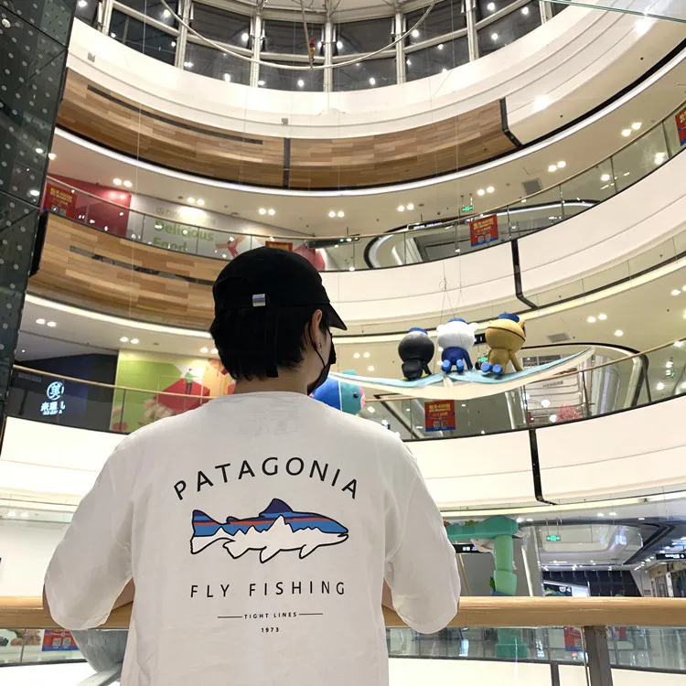 PATAGONIA Patagonia  เสื้อยืดแขนสั้นลายฉลามกีฬากลางแจ้งได้รับการอนุมัติจากต่างประเทศ