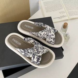 [Free Shipping] WomenS Summer Outdoor Sandals 2025 New Model Flat Beach Sandals Chinese Style Soft Surface Slip-On Sandals For Women