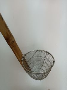 Vợt trụng hủ tiếu mì bún phở nam vang inox tốt ( sâu lòng) cán tre sài bền chắc chắn 11cm