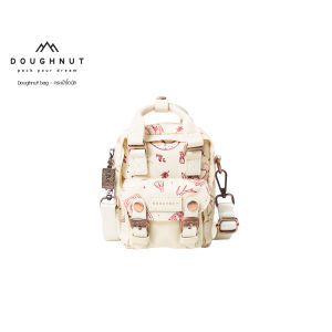 DOUGHNUT BAG : MACAROON TINY THE MYSTIC CLUB SERIES : CREAM X BRICK แรงบัลดาลใจจาก ซีรีส์ Mystic Club ลวดลายออกแบบโดยศิลปินที่ทางโดนัทคัดหามา ( รหัสสินค้า 09491 )