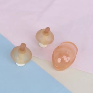Gặm nướu hình nấm nhỏ cho bé chống mút tay gậy gặm nướu đồ chơi trẻ em có thể cắn silicone cấp thực phẩm giúp bé an ủi trong giai đoạn khát khao miệng.