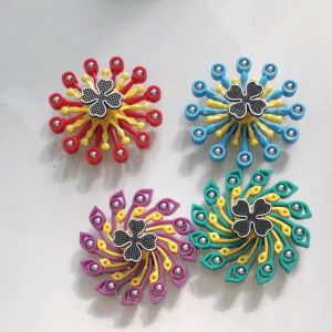Một con quay spiner bằng nhựa và kim loại 12 cánh rất đẹp