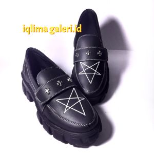 sepatub dockmart loafers boot bintang embelm salib boot style wanitar sepatu bintang cewe