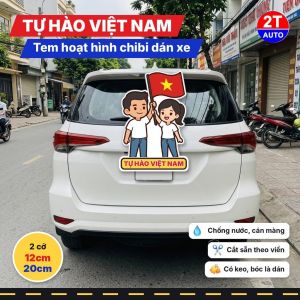 Tem Dán Xe Cặp Đôi Chibi Cầm Cờ Đỏ Sao Vàng Tự Hào Việt Nam Sticker Hoạt Hình Dán Ô Tô Xe Máy Chống Nước