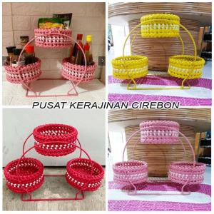 Keranjang Bumbu Dapur 3 Susun Kincir Rotan Sintetis Rangka Besi Anyaman Motif Ketupat Rak Bawang