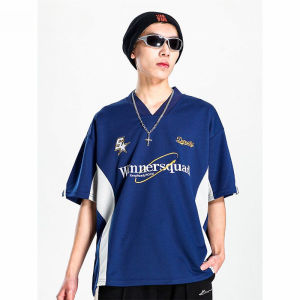 IELGY เสื้อยืดผู้ชายเรโทรสไตล์อเมริกันเสื้อยืดผู้ชายลายทางปักสีตัดกันเสื้อเจอร์ซีย์ทรงหลวมของผู้ชายแขนสั้นคอกลมฤดูร้อน