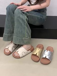 [Free Shipping] WomenS Summer Outdoor Slippers 2026 New Versatile Fashion High-End Beach Shoes Soft-Soled Flat Sandals For Going Out