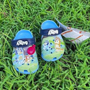 New!!รองเท้า  ลายการ์ตูนมาใหม่ สำหรับเด็กและผู้หญิง ผู้ชาย ลายสวยน่ารัก พื้นนิ่มใส่สบายใส่ทน ดูดีทันสมัย