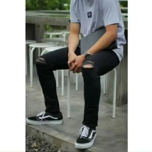 CELANA SOBEK JEANS HITAM PRIA / JEANS PRIA / CELANA SOBEK KEKINIAN / CELANA PANJANG PRIAARGA / CELANA JEANS PRIA / JEANS STREET TEBAL / CELANA JEANS HITAM SOBEK / CELANA SOBEK LUTUT / CELANA HITAM SOFT JEANS/ CELANA GAUL PRIA 2023