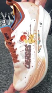 CIERSES Dunhuang Limited รองเท้าวิ่งสำหรับผู้ชายรองเท้าวิ่งชุบคาร์บอนไฟเบอร์รองเท้าวิ่งออกกำลังกายน้ำหนักเบาป้องกันแรงกระแทกการดูดซับแรงกระแทกแรงกระแทก