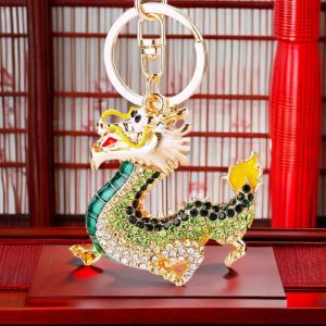 BELLEMODE ฝังพลอยเทียม พวงกุญแจมังกรพลอยเทียม มังกรจักราศรีจีน โลหะสำหรับตกแต่ง พวงกุญแจมังกรจีน จี้คริสตัลห้อย สัตว์สัตว์สัตว์ พวงกุญแจจีนนำโชคฝัง ปีใหม่2024