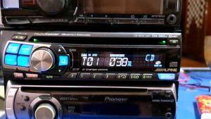 Máy phát nhạc liền Amply ALPINE CDA 9805 J. chức năng AUX .CD.RADIO.OUT RCA.loại 1 din giành cho các loại xe.