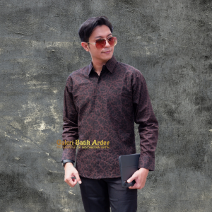 Galeri Batik Ardev - Wirasana Kemeja Batik Pria Lengan Panjang Slim Fit Atasan Batik Warna Hitam