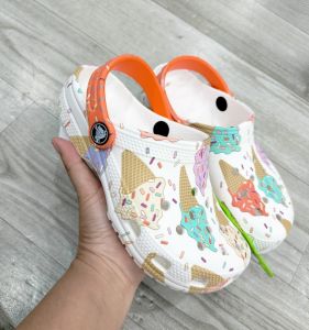 DÉP SỤC NHỰA ĐI MƯA CROCS CHO TRẺ EM HÌNH QUE KEM