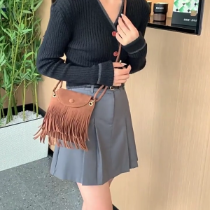 Túi đeo vai dành cho nữ sành điệu với thiết kế rìa và túi đeo chéo dây đeo điều chỉnh được để đi lại và mua sắm