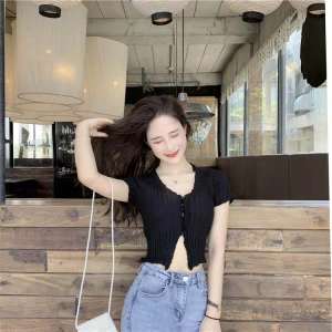 Best clothes(พร้อมส่ง/ใหม่)#017เสื้อไหมพรมแขนสั้นกระดุมหน้าแฟชั่นสำหรับผู้หญิง