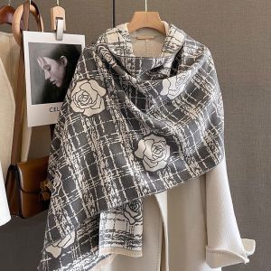 Khăn dạ hoa trà Cha.nel