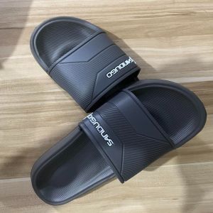 SANDUGO classic style outdoor slippers for men and women indoor slippers for couples