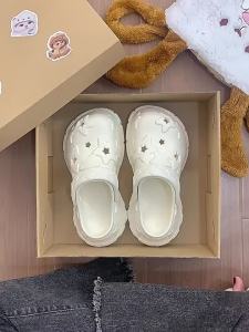 [Free Shipping] Fashionable Cartoon Heart-Shaped Clogs For Women 2026 Spring/Summer New Style Suitable For Wearing Outdoors Beach And As Versatile Sandals