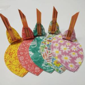 1ถุงห่อได้50เหรียญ ยังไม่รวมกระดาษรองฐาน กระดาษสาห่อเหรียญโปรยทานขนมใส่ไส้ คละลาย แบบใบไม้ ใช้สำหรับห่อเหรียญโปรยทาน งานทำบุญ งานบวช งานอุปสมบท