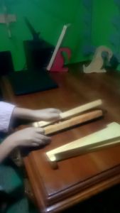 Stand laptop meja/dudukan laptop kayu Pinus natural