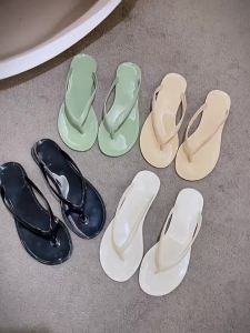 2026 Spring/Summer Crystal Fashion Versatile Thick-Soled Flip-Flops For Outdoor Wear Jelly Flat Sandals