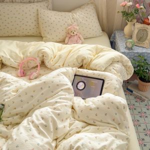 Queen Bed Sheet Set 4 in 1 with Floral Pattern Soft Fabric Suitable for Bedroom Dormitory or Guest Room A Class Material