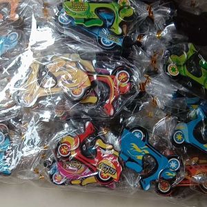 sultan souvenir..isi 100 pcs souvenir pernikahan Gantungan Kunci VESPA stiker kemas plastik souvenir pernikahan unik sovenir pernikahan sopenir