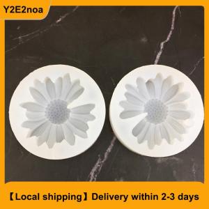 【Local shipping】 Daisy Chamomile Flower Silicone Mold With Hole Car Aromatherapy Epoxy Handmade Soap Candle Mold DIY Decoration Candy Icing Mold