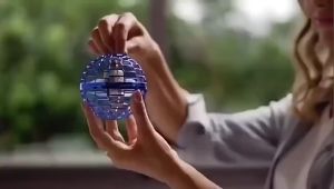 ready stockFlying Ball Flying Orb Toys with 360 ° Rotating Spinning Ball Magic Luminous Magic Ball Childrens Toys