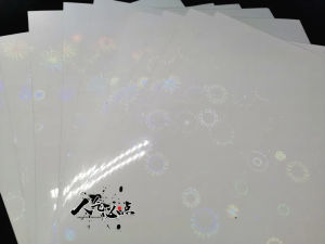 ฟิล์มโฮโลแกรมกันน้ำแบบติดเองใส แผ่นฟิล์มเคลือบเย็น ฟิล์มโปร่งใสโฮโลแกรมพลุ