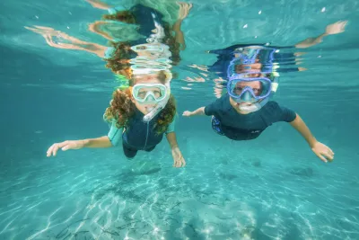 Decathlon Kids diving snorkel with valve - 100 Translucent