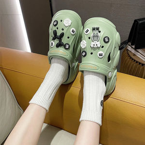 NQshop นิวส์ 📍พร้อมส่ง รองเท้าแฟชั่นหัวโต รองเท้าแตะแฟชั่น พื้นนิ่มพร้อมตัวการ์ตูนสุดเท่ สีดำเทาสำหรับคนเทาๆแบบเรา 🤩