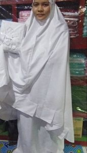 MUKENAH BARU KATUN BERKLAS HALUS ADAEM TERBARU KOMBINASI DUA WARNA KOMBINASI REMPAL GELOMBANG DI GAMBAR CONTOH  JAITAN ALUS RAPI KOMBINASI TALI IKAT KEPALA RENDA CANTIK BISA BUAT UMUM REMAJA POLOS  PUTIH ATAS BAWAHJUGA ADA DENGAN MODEL SAMA