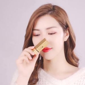 [Gặp nước khóa màu] thỏi vàng nhỏ không thấm nước thay đổi màu son dưỡng ẩm lâu dài không dính vào cốc son môi cảm giác ấm áp kết xuất màu dưỡng ẩm son môi đồng bằng hiển thị trắng cắn môi trang điểm