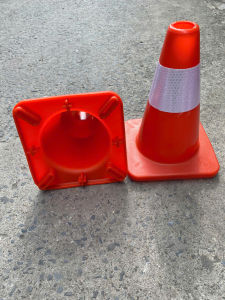Cọc tiêu giao thông nhựa HDPE dẻo cao 30cm GT.30D phản quang trắng phân làn giao thông công trình