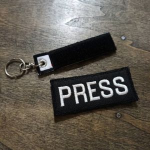 Tec40 นักข่าว PRESS VELCRO PATCH 90x40mm with Keychain Holder พวงกุญแจ อาร์มตีนตุ๊กแก ARMBAND MADE IN THAILAND