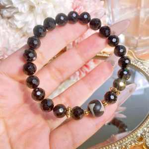 【现货 】💰虎牙天珠+黑尖晶手串｜辟邪护身 × 增强自信 × 能量防护｜Tiger Tooth Dzi Bead + Black Spinel Bracelet｜Protection • Confidence • Energy Shield