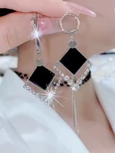 Bông tai tua rua hình thoi hình học màu đen bất đối xứng phong cách thời trang thanh lịch 2024 Bông tai kim bạc cao cấp mẫu mới