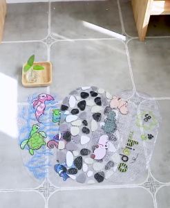 Large anti-slip bathroom mat bathroom shower bathtub foot mat cartoon with suction cup bathroom floor mat.
