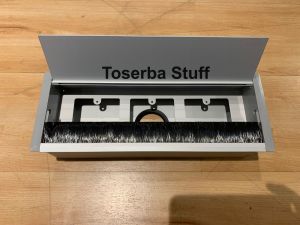 GROMMET MEJA MEETING KANTOR RAPAT ISI 3 LUBANG CUSTOM TRIPLE POWER WARNA SILVER ALUMINIUM ANODIZE BOX KOTAK DUDUKAN TUTUPAN PENUTUP STOP KONTAK MEJA KEKINIAN PREMIUM MINIMALIS PRAKTIS
