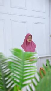 kiswah - Hijab Instan Hamidah Pinguin Lembut Nyaman Size M