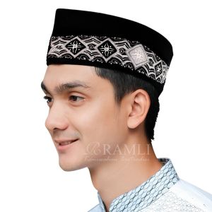 Ramli Songkok Lukis Jaguard AC Tinggi 9