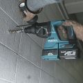Makita Impact Hammer DHR242 18V LXT 24mm Rotary Hammer Concrete body only electric hammer impact drill rechargeable Brushless Cordless 24mm Rotary Hammer Rechargeable Electric Drill Power Tools(with 2 batteries + charger). 