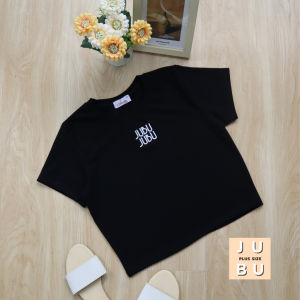 พร้อมส่ง🍒เสื้อครอปสาวอวบ ปักลาย JUBUJUBU ผ้ายูนิโคล่ ผ้านุ่มยืด อก 34-46 นิ้ว เสื้อยืดคอกลม #557