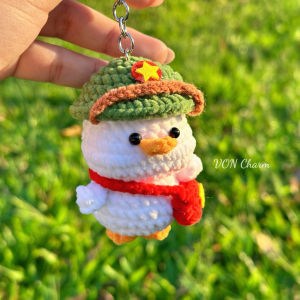 Set 2 Móc Khóa Len Vịt Con/Gà con Đội Mũ Cối Yêu Nước Treo Túi Xách -Quà Tặng Handmade Quà Tặng 30/4 lễ 2/9 – Voncharm