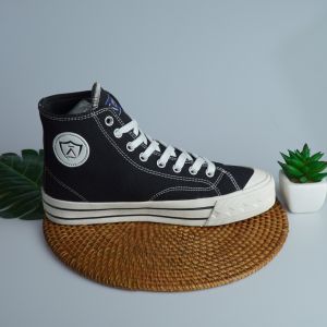 SEPATU SNEAKERS PRIA WANITA HITAM PUTIH SEPATU COWO KEREN BUAT GAYA SEPATU WANITA TERBARU SEPATU SNEAKER PRIA WANITA CANVAS SEPATU SEKOLAH SEPATU KEREN  SEPATU KULIAH SNEAKERS SEPATU PRIA KEREN LAKI LAKI CEWEK CEWE DEWASA BRAND LOKAL AKNA 97S TINGGI JAVAS