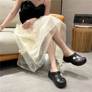 NQshop ใหม่สุดในตอนนี้💥 รองเท้าแตะสวม รองเท้าแตะรัดส้นมีตัวการ์ตูนที่กำลังดัง💞 ตัว jibbitz สุดเท่ห์