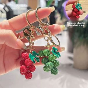 HEFEI ที่ห้อยกุญแจรถ กระเป๋าพวงกุญแจผลไม้คริสตัลรูปองุ่น การ์ตูน คริสตัลเต็มรูปแบบ จี้องุ่น น่ารัก ผลไม้ ที่ห้อยกุญแจรูปผลไม้ ของขวัญสำหรับเด็ก