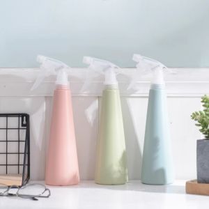 ขวดฟ็อกกี้ ขวดสเปรย์สำหรับรดน้ำดอกไม้ ขวดสเปรย์ฉีดผ้าเวลารีดผ้า กระบอกฉีดน้ำสีพลาสเทลสีหวานจุน้ำได้ 350ml